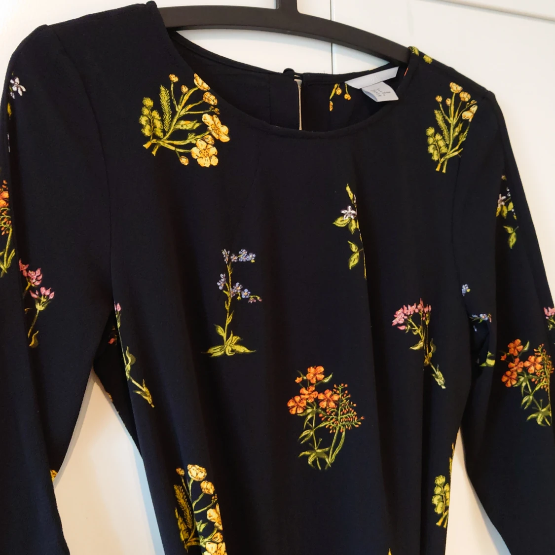 H&M blommig klänning, strl 38 - 90