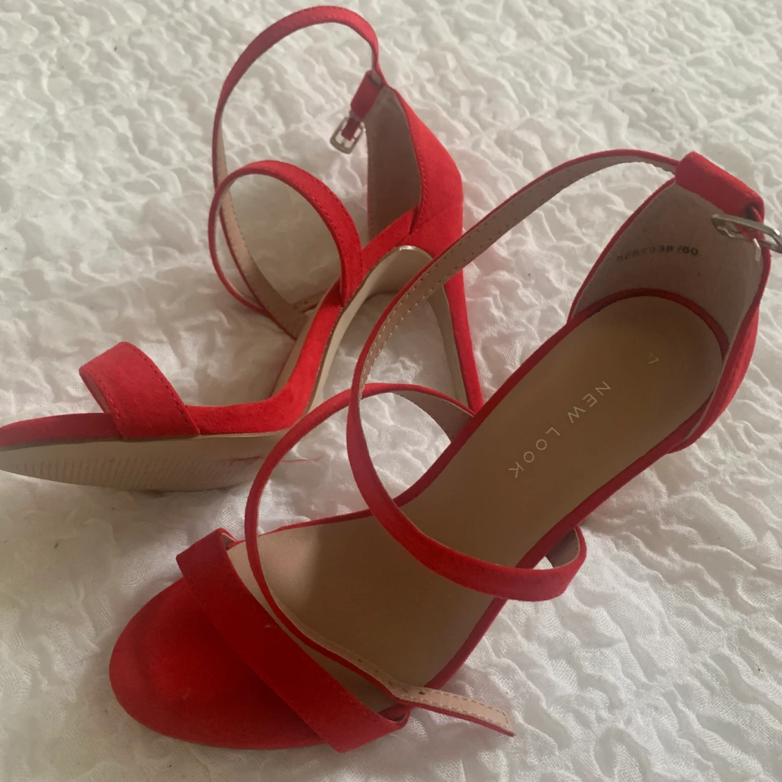 Röda eleganta klackar  - 90