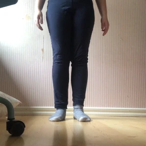 Mjukisbyxor strl 146/152 - Andvänd 2 ggr, längd 83 cm, midjebredd 31 cm mes resår i midjan.