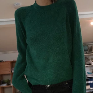 Grön stickad tröja - Grön stickad tröja🧑🏻‍🎤