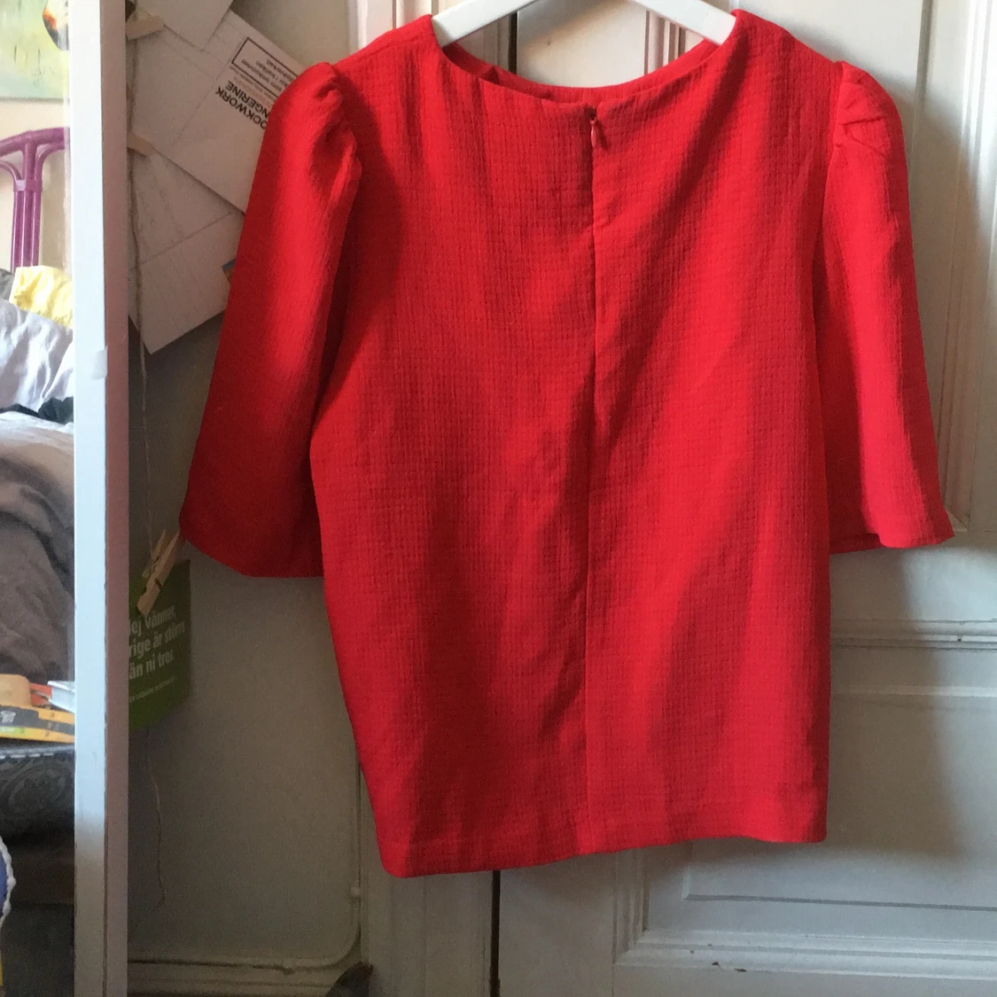 Söt topp med puffärmar - 90