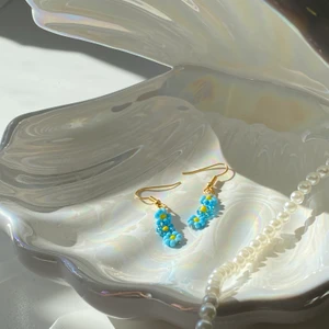 Egentillverkade örhängen  - Söta egentillverkade örhängen. 🦋                        Säljer för 35 + 12kr i frakt!                                       