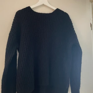 Stickad tröja  - Tröja från bikbok. Storlek: S