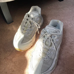 NIKE air Max 95  - Använda men går att fräscha upp! Köpta för 1800kr