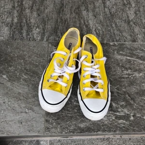 Gula converse - Rätt så använda men nytvättade gula converse skor