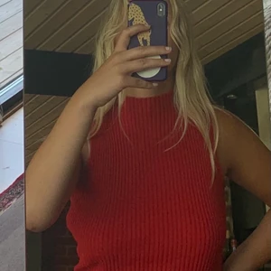 Rött stickat linne - Rött linne som jag köpt på secondhand!