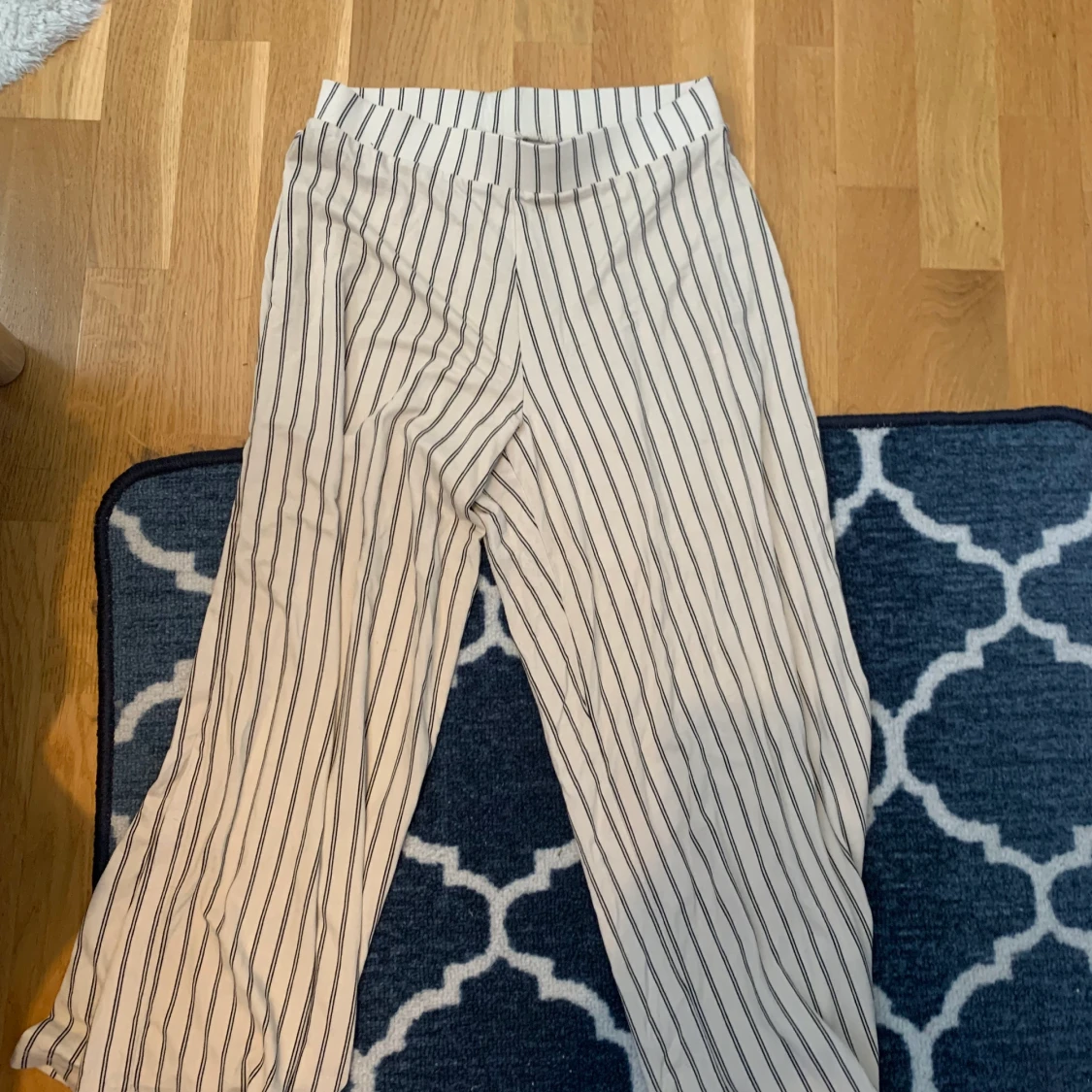 Jättesköna byxor från GinaTricot - 90