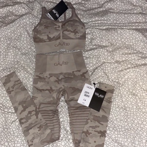 Gavelo träningsset - Helt nytt med prislappar kvar. Storlek xxs på tights men passar xs bättre. Sportbh storlek xs 