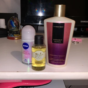 Från Nivea, body shop, Victoria’s Secret - En deo som inte är använt för inte behövt för använt en annan från Nivea en en dush kräm från body shop och en midnihht exotics kropp kräm från victoria’s secret inget av dessa är använt för alla är det 140 men om man bara vill köpa en så står skriv de i dp
