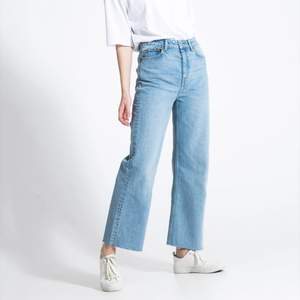 Lager157 jeans modellen ” LANE ”. Storlek xxs men är som xs! Använt men fint skick! Vid intresse finns egna bilder <3