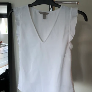 Vitt linne - Vitt härligt sommarlinne. Köparen står för frakten☺️💕