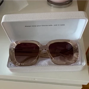 Glasögon  - Säljer mina chimi glasögon då dem inte kommer till användning. Så fina och aldrig använda🥰. (äkta).      Nypris a 1100kr säljer för 600.                                          Kan mötas i Stockholm eller frakta, pris kan diskuteras 😊