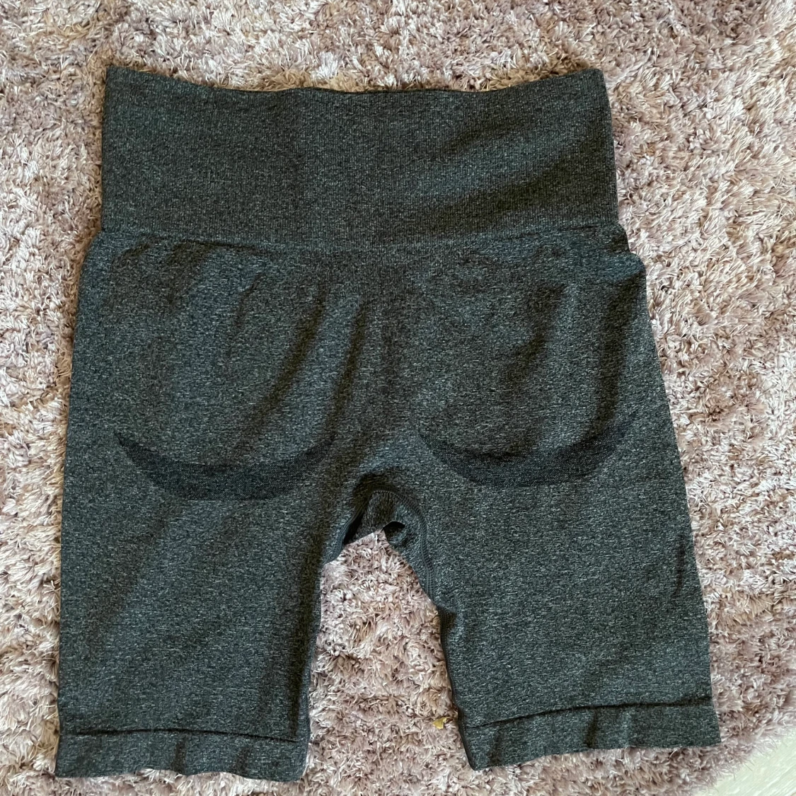 Oanvända träningsshorts - 90