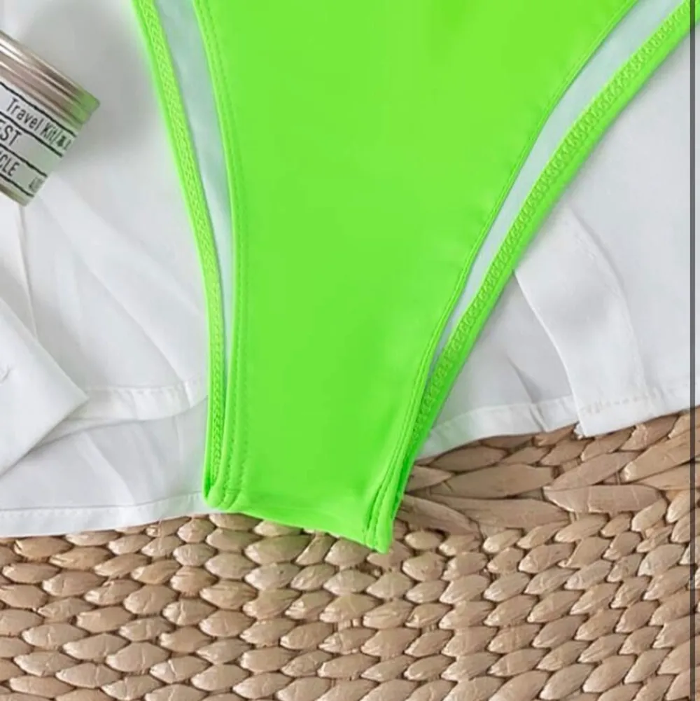 Bikinitrosor, neongröna vilket syns på andra bilden. Endast testade och har tvättats. Stlr s men tycker mer det är som en M. . Övrigt.