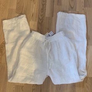 linnebyxor - superfina linnebyxor från ginatricot, tyvärr för stora för mig. Lapp finns kvar och de är helt slutsålda på hemsidan💗💗💗