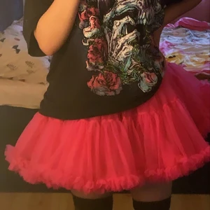 LOLITA KJOL☆ - Hot pink lolita kjol som går att användas så som den är eller under en klänning för lite puff!