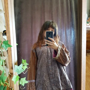 Skjorta Gudrun Sjödén strl XL - Superfin skjorta från Gudrun Sjödén med magiska detaljer.