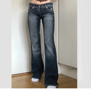 Levis Jeans - Vintage straightleg levis jeans i storlek W27 L34. Pris + frakt 🌞 innerbenslängd - 85cm