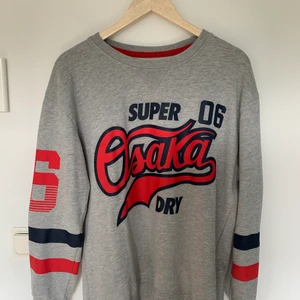 Sweatshirt - Supersnygg,  ball o oversized sweatshirt från Superdry. Väldigt fint skick. Storlek M. Kan mötas upp i Gbg eller skicka (köparen står då för frakten)😎😎😎