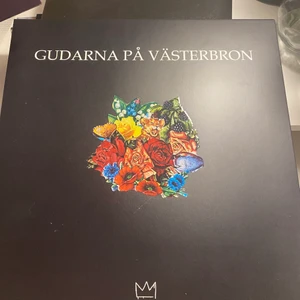 Hov1 vinyler - Säljer då jag inte är lika stort fan utav hov1 längre! Tänker mig 300 för båda eller 180 för en, kan sänka vid snabbt köp! Jättefina och har alltid vart uppsatta så inget märke dirket! Gpv är signerad utav alla 4🥰 kan mötas upp i karlskrona o arvika🥰