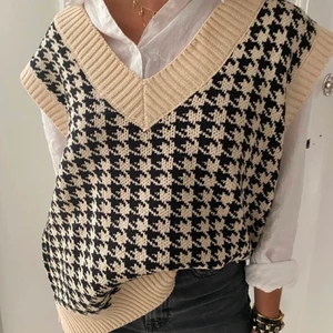 Stickad väst - Fin stickad väst från byanastasia🤍 Perfekt nu till hösten! Storlek S