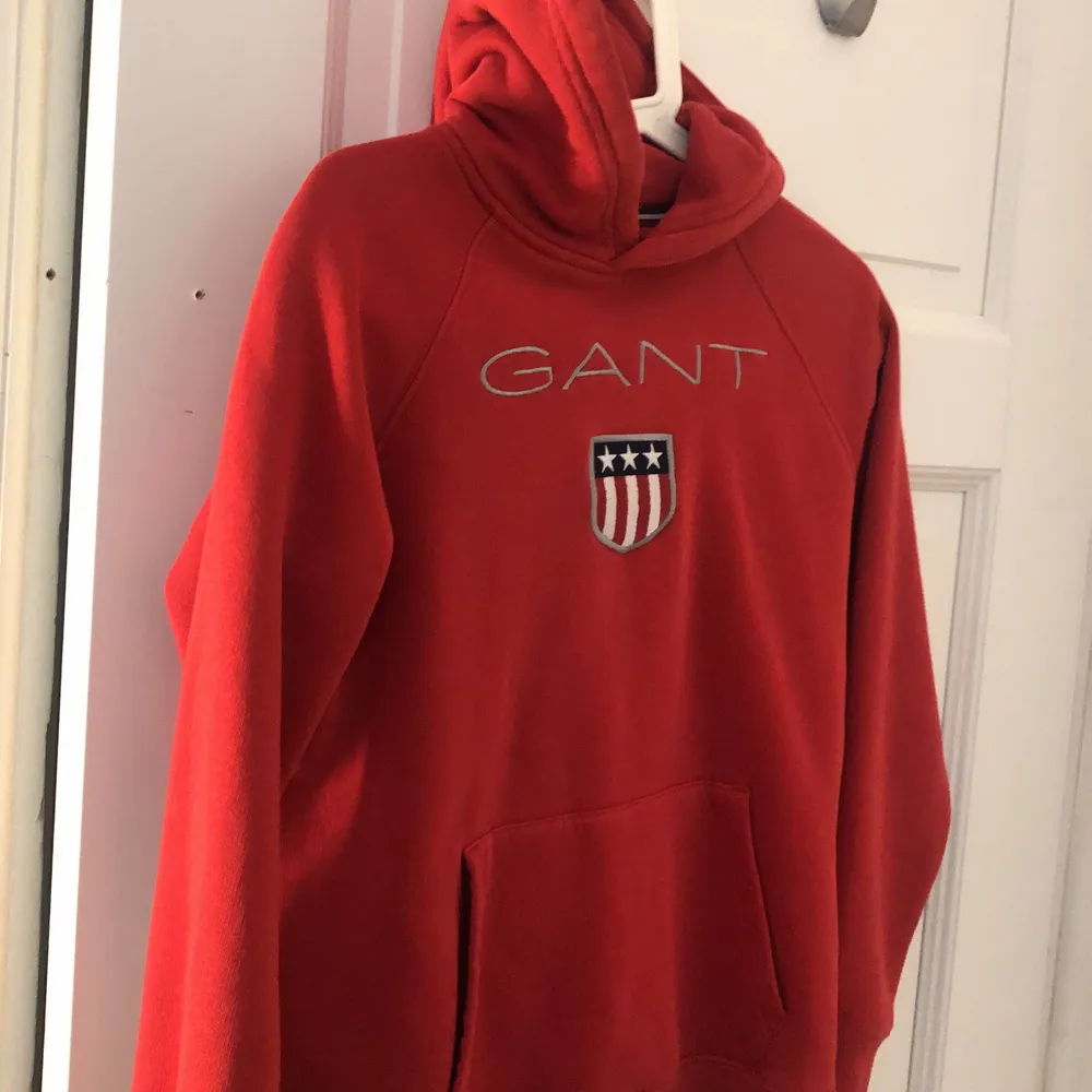 Fint skick gant hoodie strl S ungefär det är barnstorlek. Hoodies.