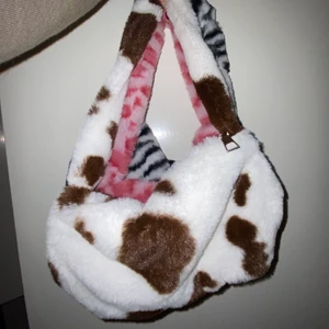 Shein väskor - Super söta shein väskor helt oanvända! Köp alla eller en, 50 kr st. Rosa såld!