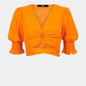 L - Fin orange topp, aldrig använd så säljer vidare ✨