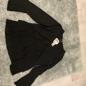 Boohoo top 44 - Plagget är köpt från boohoo och har aldrig används. Det är en bra och tjock tyg som inte är genomskinlig. 