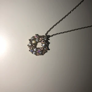 Halsband - Priset är inkluderat frakt 🥰