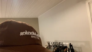 Keps - gullig keps från bershka som inte kommit till andvänding 