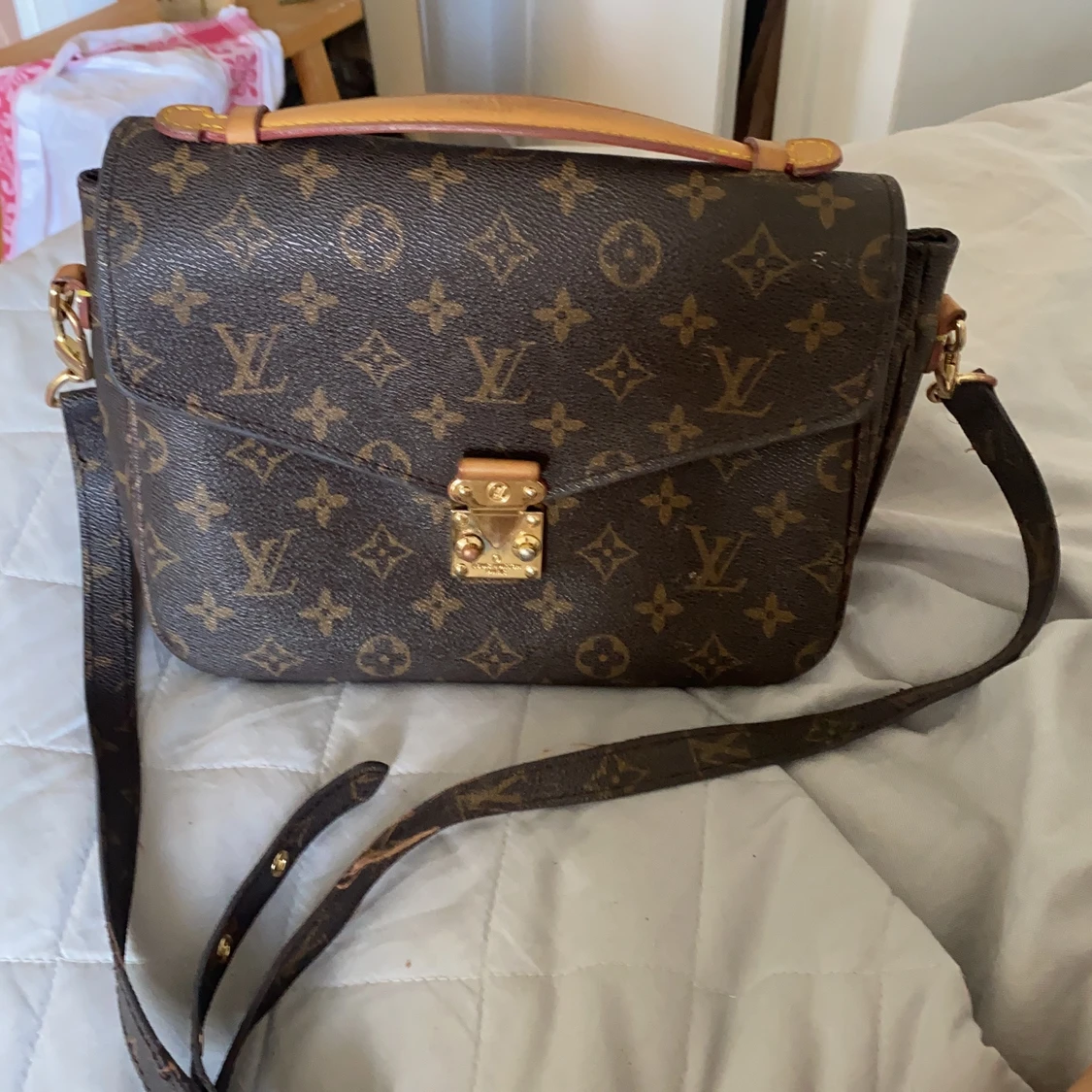 Louis Vuitton pochette matis