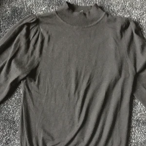 🕷🖤Stickad tröja🖤🕷 - Svart tjocktröja storlek s/m🕷🖤