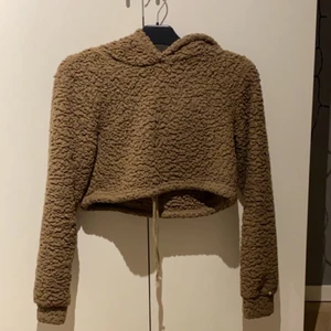 Brun lurvig tröja - Brun lurvig tröja, i storlek xs💜 100+frakt, köparen står för frakt!