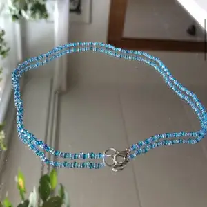 Blått halsband 🦋 200kr + frakt 20kr