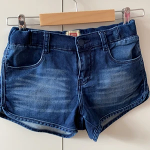 Levis jeansshorts 12år - Levis mjuka jeansshorts 12år. 75kr