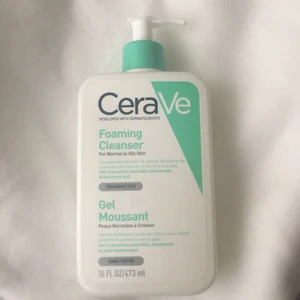 Foaming cleanser  - En helt ny cleanser från Cera Ve för folk som har från normal till oljig hud. Jag råka köpa fel typ och kan nu inte lämna tillbaka den. Den kostade 140kr när jag köpte den, vilket var ungefär en vecka sedan. 