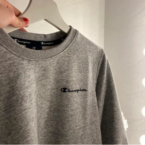 Champion sweatshirt Ny’ - Ny sweatshirt från champion, Stolek 36 o är helt ny!! köpt för 600kr