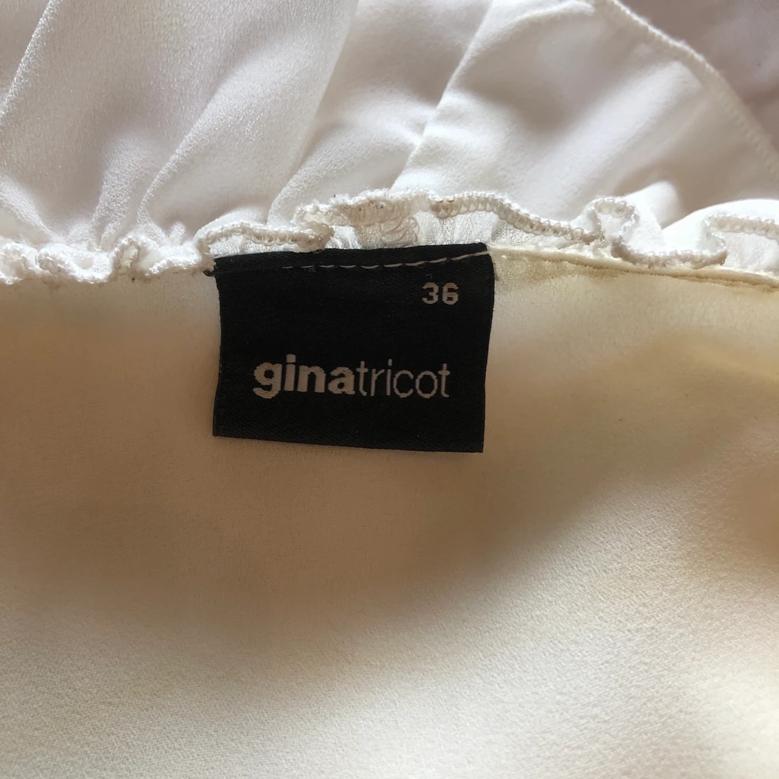 Blus med volanger - 91