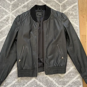 Skinnjacka äkta skinn  - Äkta skinn, i nyskick, Max använd 5 ggr.