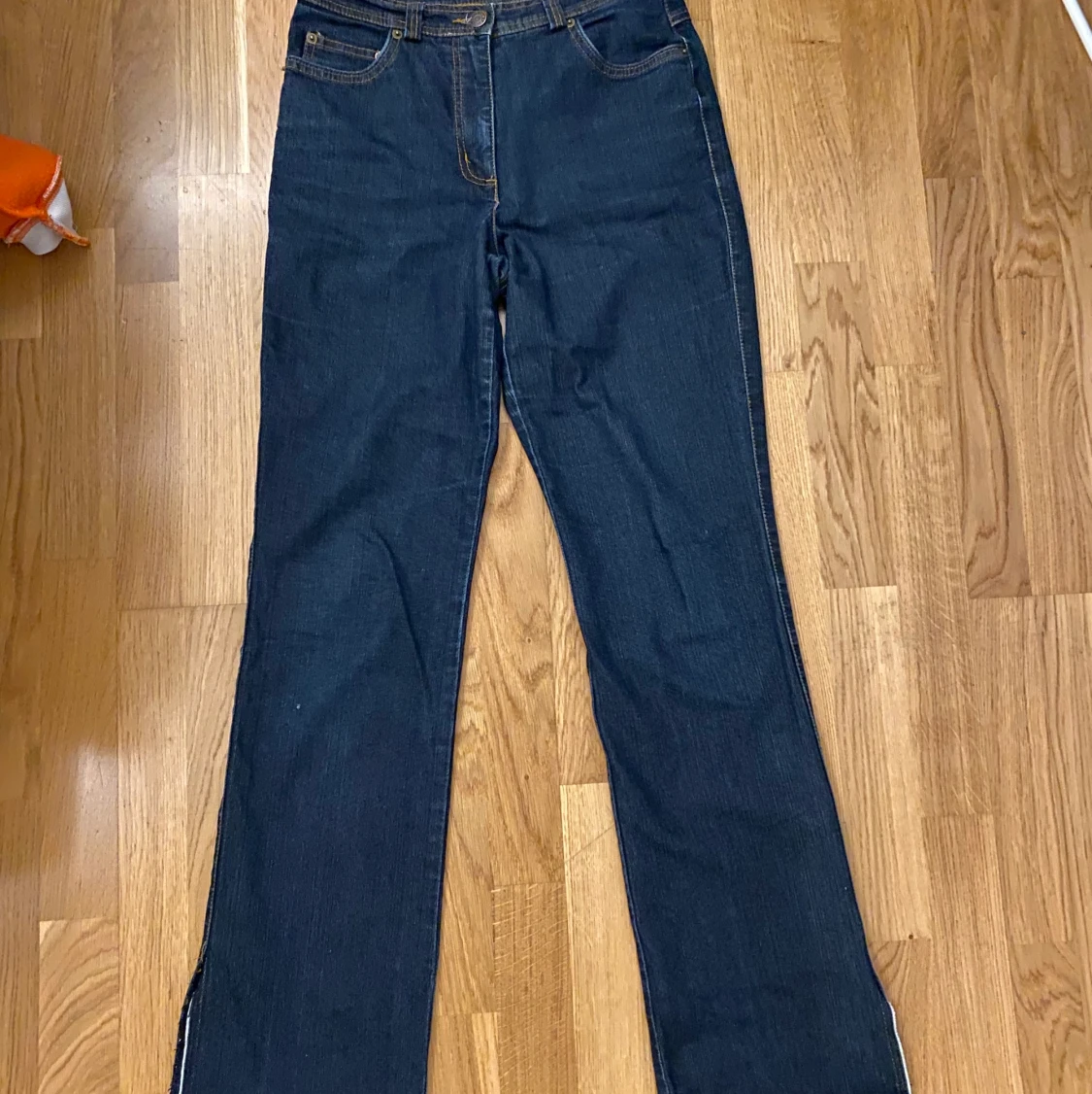 Jeans med slitt  - 90