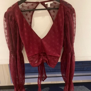 Super söt blus - Jätte fin blus. Knappt använd alls! ❤️❤️ storlek 40 men passar även mindre