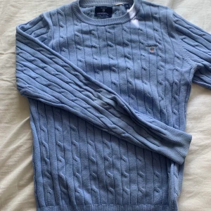 Gant tröja XS - Kabelstickad tröja från Gant. Superfin sommrig färg o jättefint skick! 