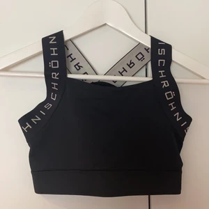 Träningstop Röhnisch  - Träningstop / BH från Röhnisch i storlek S. Breda axelband.