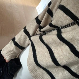 stickad tröja  - intresse koll på min stickade tröja från hm💓💓 ny skick bud på 320 köp direkt för 400!