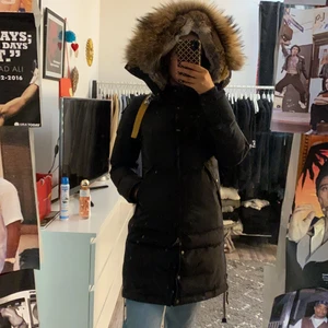 Parajumper longbear strl xs  - Säljer min älskade parajumper i modellen longbear då jag inte känner att den passar min stil längre, strl xs och i bra skick