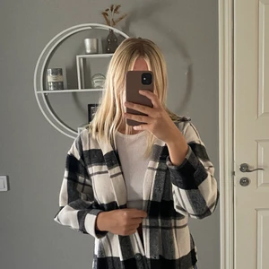 Jacka - Superfin jacka som jag säljer då den inte kommer till andväning tyvärr.