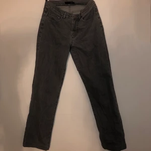 Lågmidjade Prêt jeans  - Bra skick, personen på sista bilden är 182cm lång 