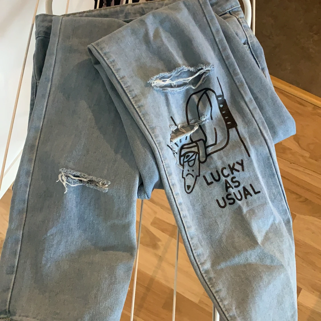 Jeans med tryck från SHEIN  - 90