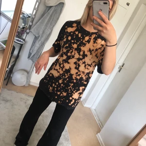 Storlek S - Skitsnygg t-shirt, köparen står för frakten 